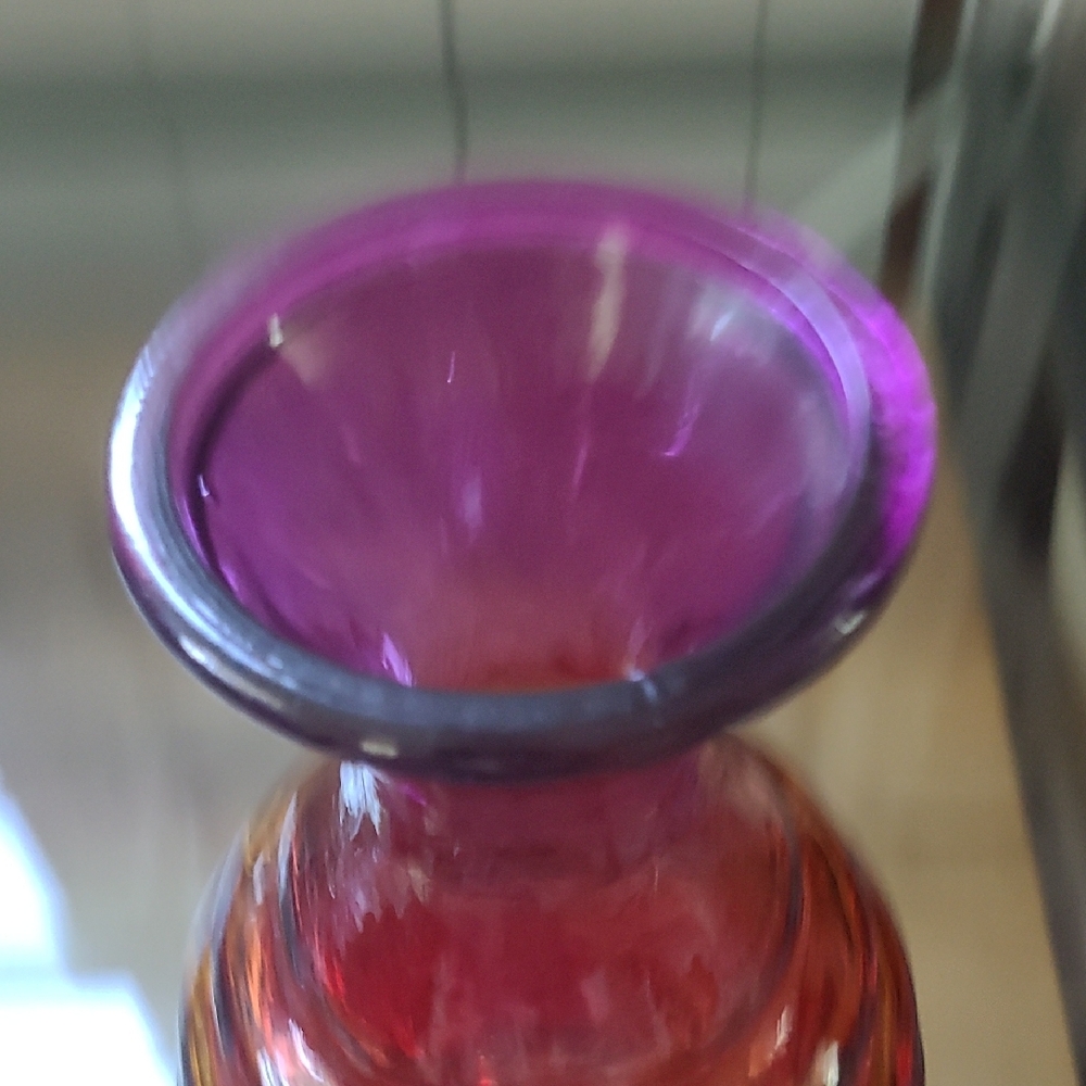 Colorful Ribbed Glass Vase - Picture 4 of 4